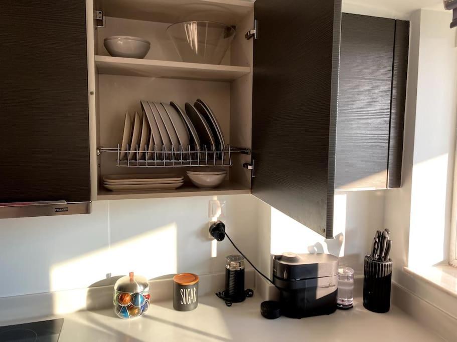 Spacious And Sunkissed 3Br & 2 Bathrooms Apartment Athènes Extérieur photo
