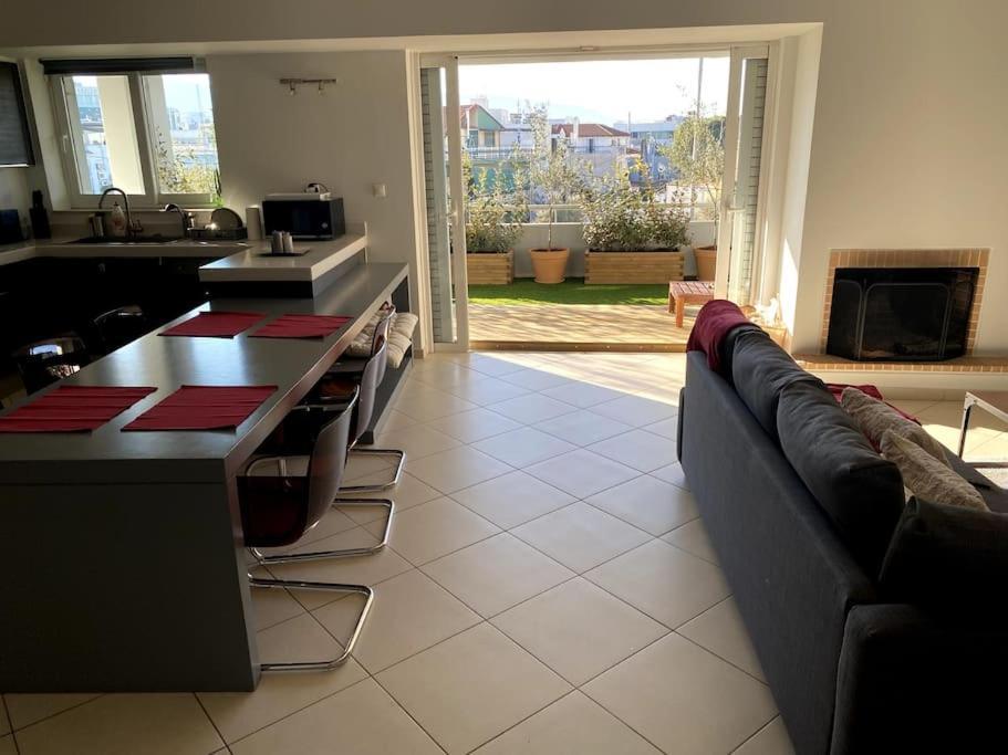 Spacious And Sunkissed 3Br & 2 Bathrooms Apartment Athènes Extérieur photo