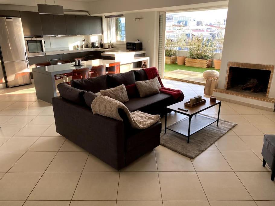 Spacious And Sunkissed 3Br & 2 Bathrooms Apartment Athènes Extérieur photo